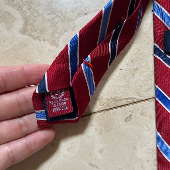 Chaps Tie Red with blue stripes 🥞 - Picture 3 of 4